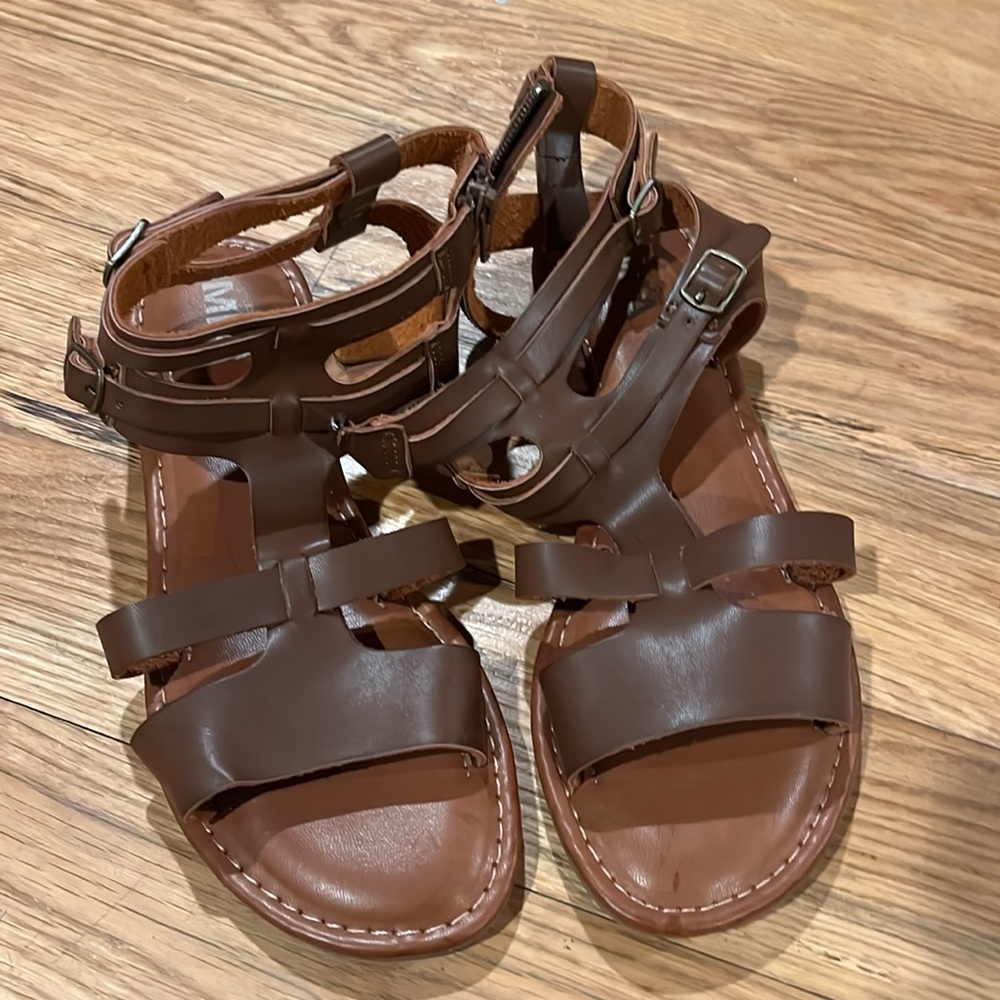 NWOT MIA Size 7.5 Brown Sandals